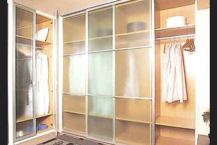 ガーデンヒルズ千里中央の4連システムクロゼット