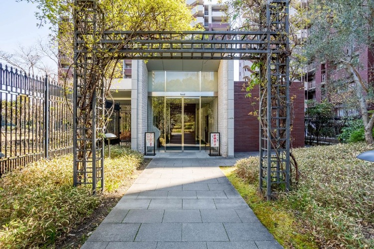 ガーデンヒルズ千里中央のエントランス