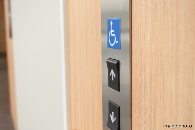 ガーデンヒルズ千里中央の安全装置付きエレベーターイメージ画像