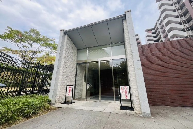 ガーデンヒルズ千里中央のエントランス